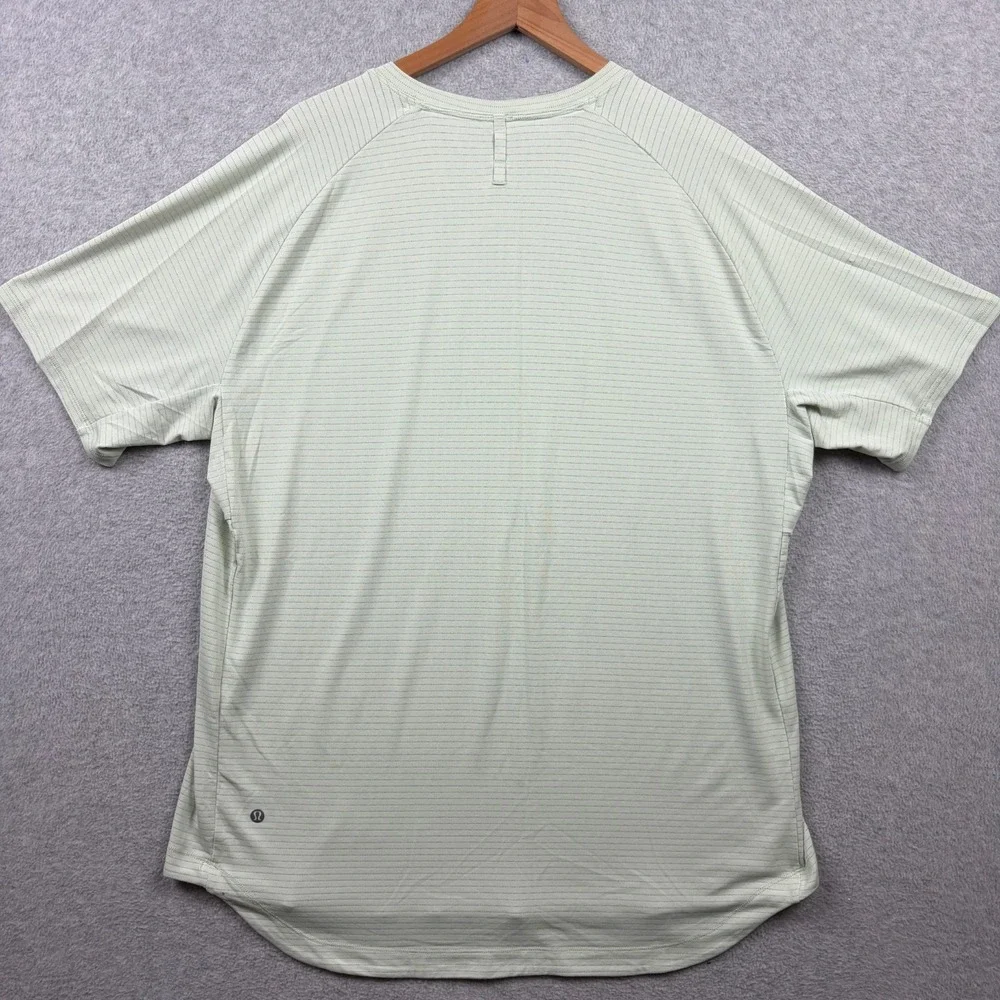 Lululemon Drysense Shirt Mens 2XL Light Green Short Sleeve Curve Hem Stretch Gym
